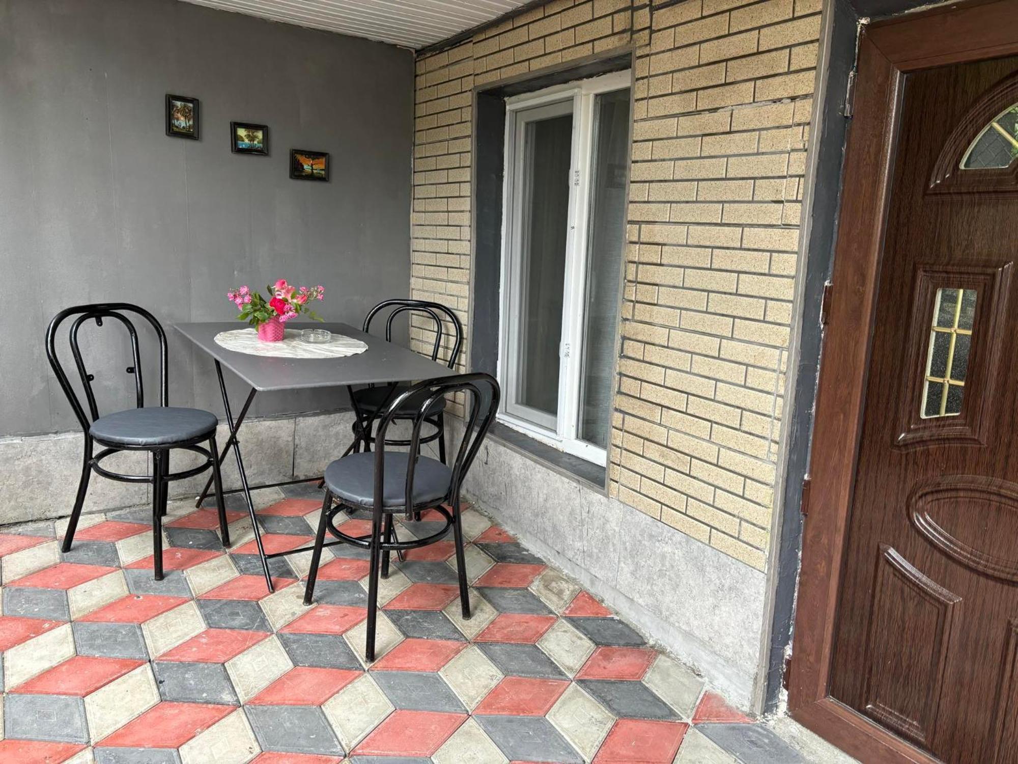 Guest House Happy House Kutaisi Exterior photo