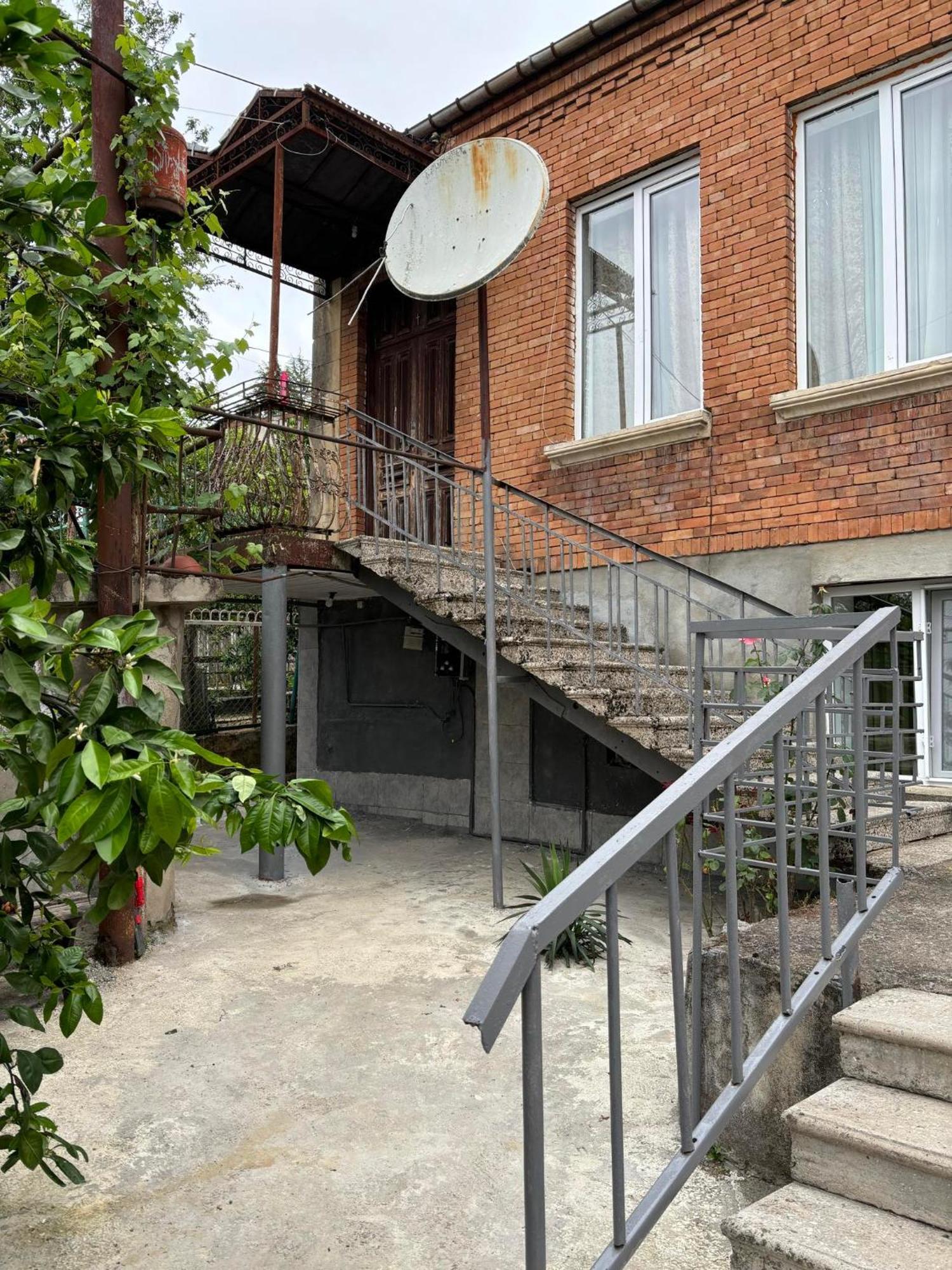 Guest House Happy House Kutaisi Exterior photo
